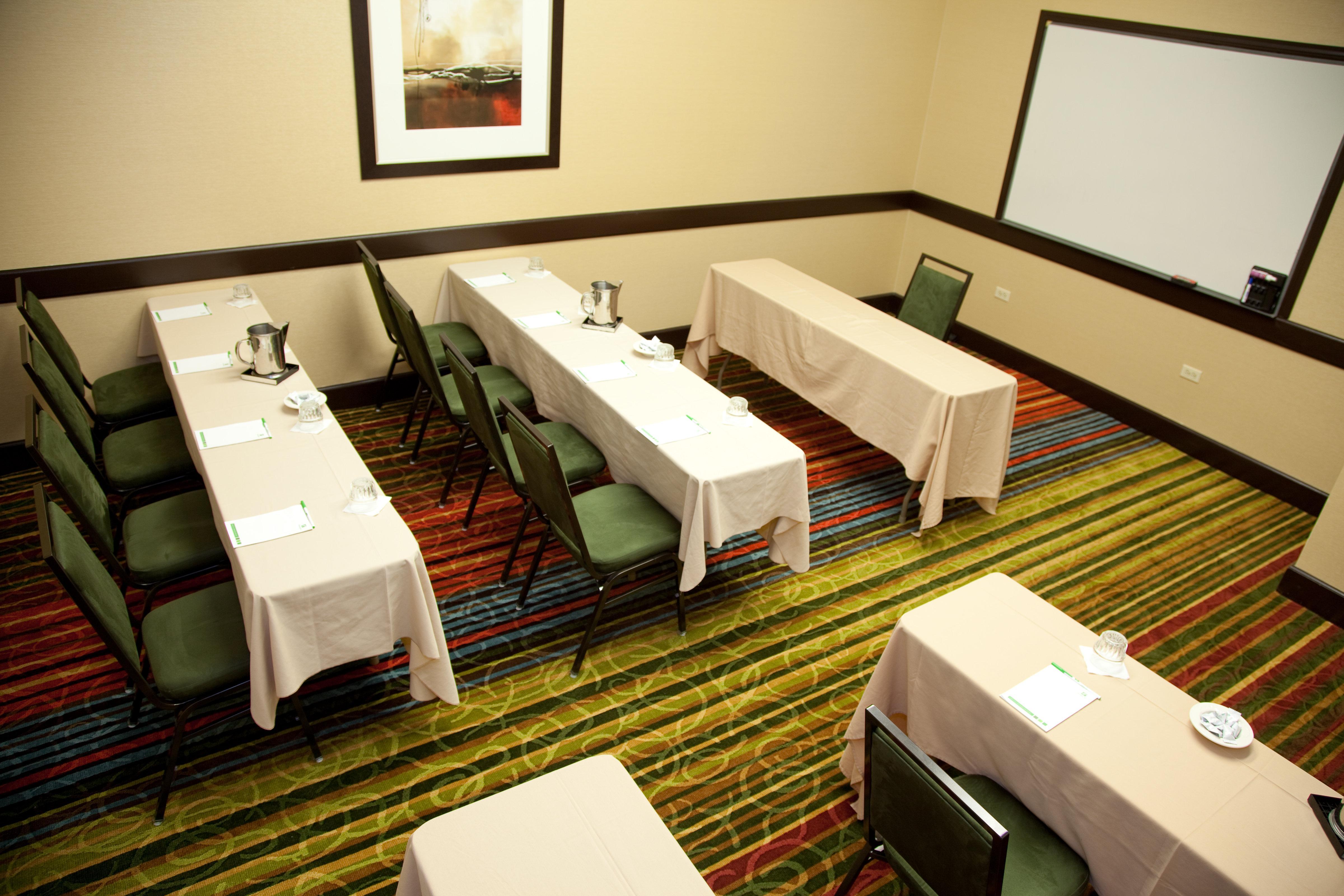 Holiday Inn Hotel & Suites Chicago Northwest - Elgin By Ihg Екстериор снимка
