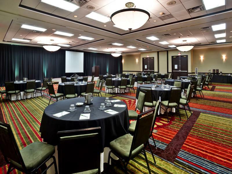 Holiday Inn Hotel & Suites Chicago Northwest - Elgin By Ihg Екстериор снимка